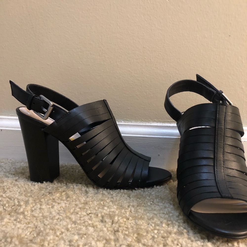 Tahari sandals